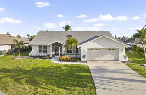 Eight Lakes House | Coastal Charm Villa with Private Pool and Gulf Access