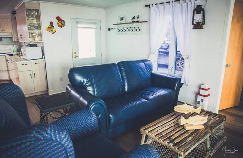 Trois-Pistoles Ski Chalet | Coastal Charm with River View | La Capitainerie