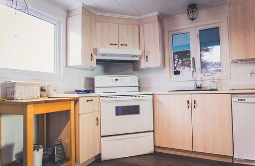 Trois-Pistoles Ski Chalet | Coastal Charm with River View | La Capitainerie