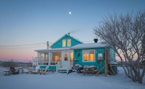 Trois-Pistoles Ski Chalet | Coastal Charm with River View - La Capitainerie
