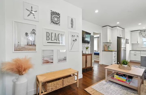 Harbor House | Coastal Chic 2BR/1b/Long Beach