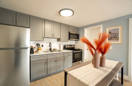 Columbus Apartment | Coastal-Chic Getaway | King Bed + 100` Projector