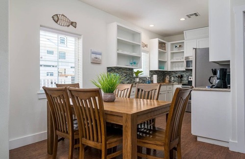 Port Aransas Villa | Coastal Chic Villa #1- Comfortable King Beds