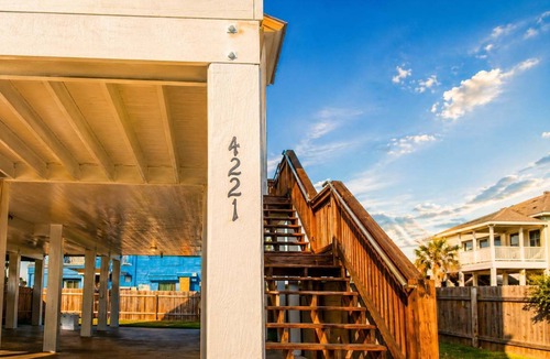 North Beach House | Coastal Chill Spot - Cozy 2BR Villa By The Beach