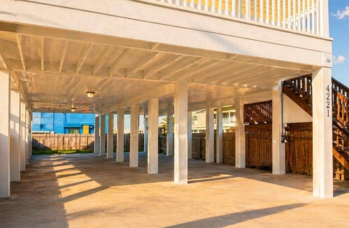 North Beach House | Coastal Chill Spot - Cozy 2BR Villa By The Beach