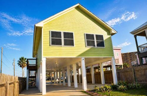 North Beach House | Coastal Chill Spot - Cozy 2BR Villa By The Beach