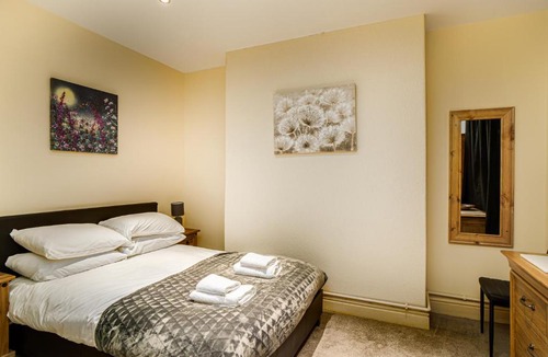 Skewen Apartment | Coastal City Rooms - Centre