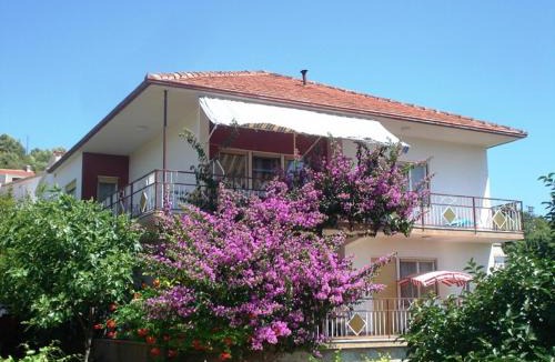 Vinisce Apartment | Coastal Comfort in Vinišće