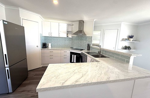 Scarness House | Coastal Comfort On Hillcrest - Hervey Bay