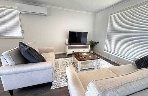 Scarness House | Coastal Comfort On Hillcrest - Hervey Bay