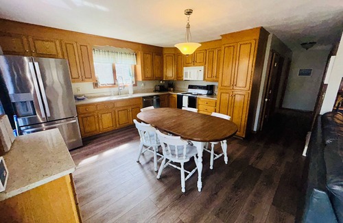 Melville House | Coastal Comfort on Prudence Island