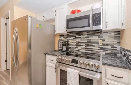 City-by-the Sea Condo | Coastal Condo Getaway