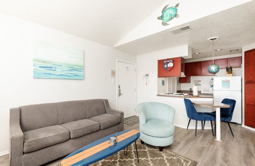 Corpus Christi Condo | Coastal Condo with Gulf & Pond Views, Pool & Hot Tub