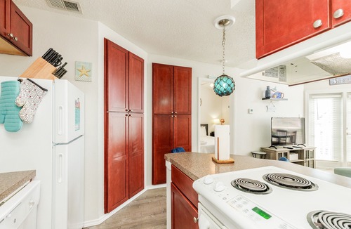 Corpus Christi Condo | Coastal Condo with Gulf & Pond Views, Pool & Hot Tub