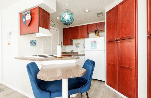 Corpus Christi Condo | Coastal Condo with Gulf & Pond Views, Pool & Hot Tub
