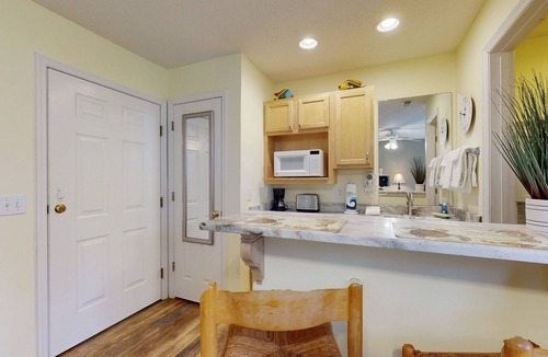 St. James Condo | Coastal Condo with golf course view and shared pool access