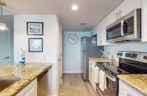 Harbor Oaks Condo | Coastal condo with shared pool & great views - great location