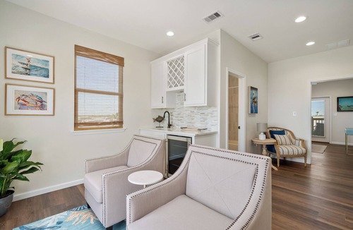 City-by-the Sea House | Coastal Confessions ~ Water Front ~ Heated Pool ~ Private Dock