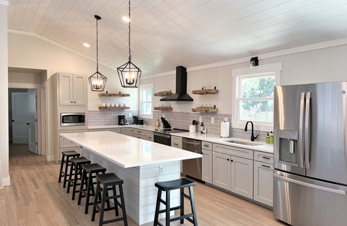 Old Village House | Coastal Cottage in Charming Old Mt Pleasant!