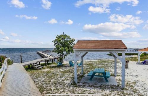 Gulf Breeze House | Coastal Cottage with Private Beach