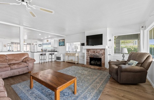 Crescent City North Cottage | Coastal Cove Beach Bungalow! Beach Walks, Whale Watching, Agatha Hunting & More!