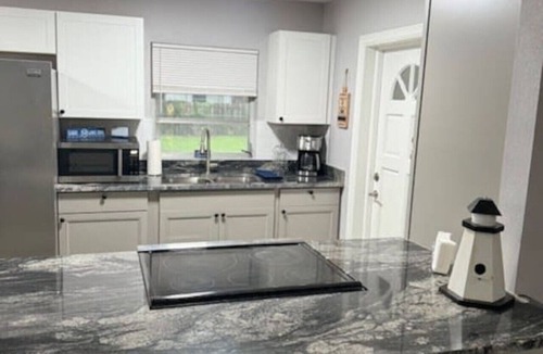 Tropic House | Coastal Cove