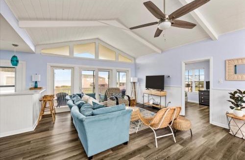 Jamaica Beach House | Coastal Cozy Steps to the sand and sea