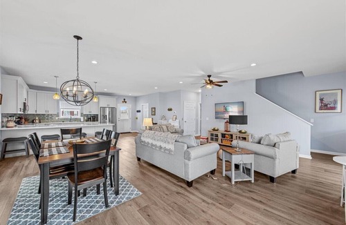 Captain's Cove House | Coastal Crab - Waterfront with incredible Amenities.