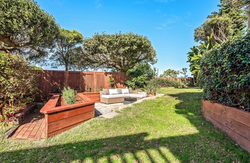 Newcastle House | Coastal Dream BeachFront Longstay