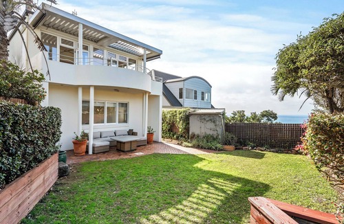 Newcastle House | Coastal Dream BeachFront Longstay