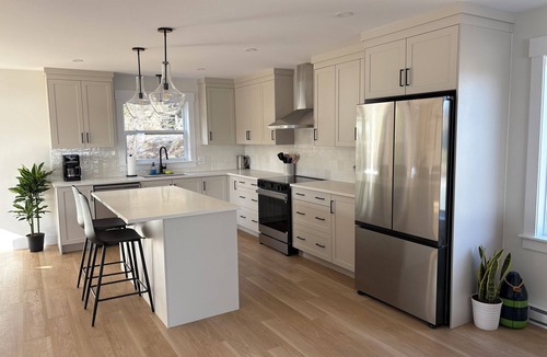 Queensland House | Coastal escape across from Cleveland Beach!