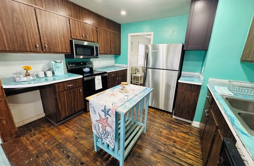 Palm Harbor Cottage | Coastal Escape - Downtown Palm Harbor