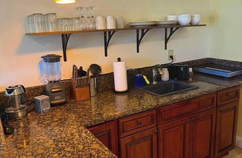 Hakalau Apartment | Coastal Escape Explore Waterfalls & Surf Beaches