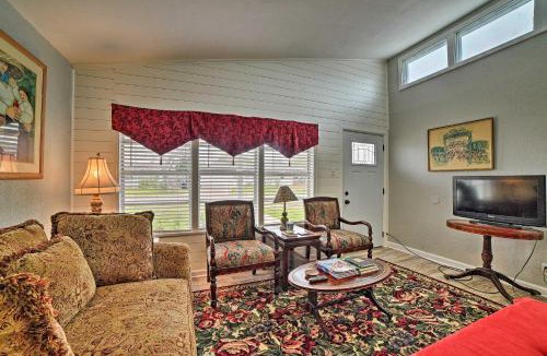 Bay Area House | Coastal Escape w/Yard, Walk 1 Mile to Texas A & M