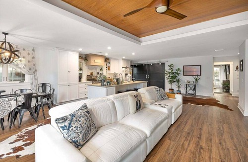 Saint Simons Heights House | Coastal Farmhouse, Private Pool! Walk to Redfern