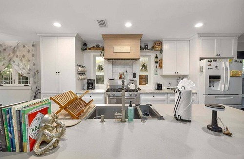 Saint Simons Heights House | Coastal Farmhouse, Private Pool! Walk to Redfern