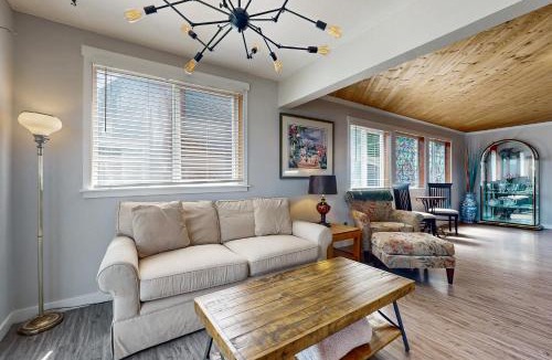 Clinton Hotel | Coastal Garden Cottage