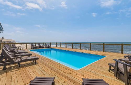 Dauphin Island House | Coastal Gem on the Sand With Large Deck Ocean Views Free WiFi & Private Hot Tub