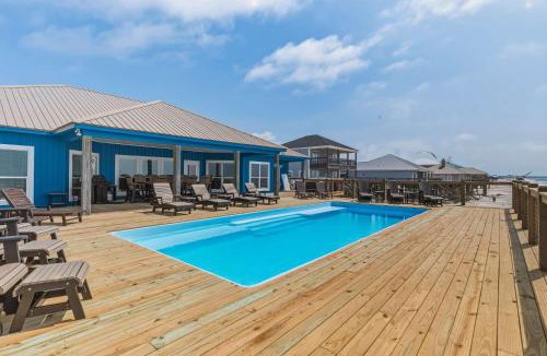 Dauphin Island House | Coastal Gem on the Sand With Large Deck Ocean Views Free WiFi & Private Hot Tub