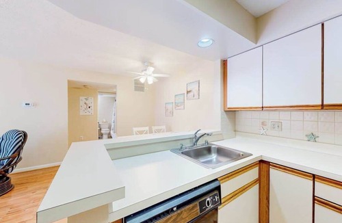 Heron Harbour Isle Condo | Coastal get away with pools, deck & central AC - close to shops & dining
