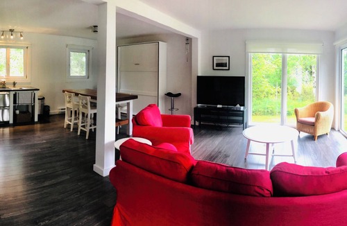 Baddeck House | Coastal Getaway Overlooking Bell Estate