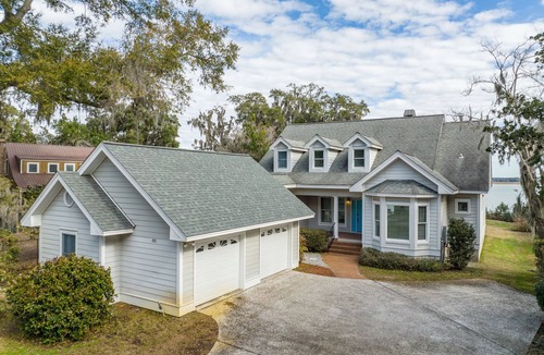 Beaufort House | Coastal Getaway - Stunning Water Views!