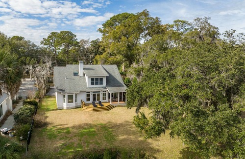 Beaufort House | Coastal Getaway - Stunning Water Views!