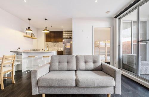 Bonbeach House | Coastal Getaway with Parking and Steps from the Beach