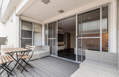 Bonbeach House | Coastal Getaway with Parking and Steps from the Beach