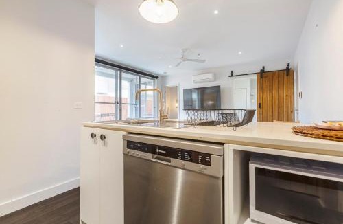 Bonbeach House | Coastal Getaway with Parking and Steps from the Beach