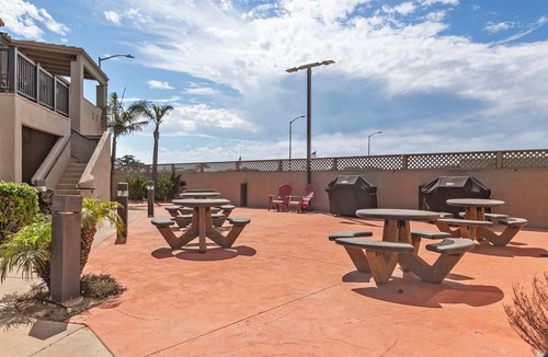 Oceano Condo | Coastal Glow At The Pier