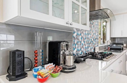 Lemon Tree Passage House | Coastal Haven - Spacious Light & Airy Water Views