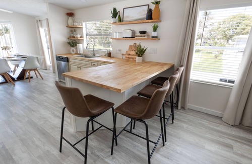 Biggar House | Coastal Haven - Minutes Away From The Beach!