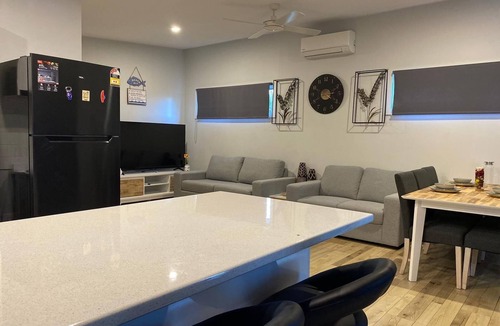 Toukley House | Coastal Hideaway by Lake